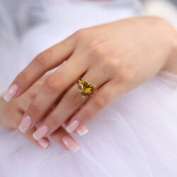 Golden Emerald Ring 02